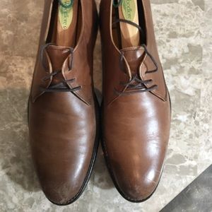 Johnston & Murphy men’s oxford. Lightly worn. 10.5